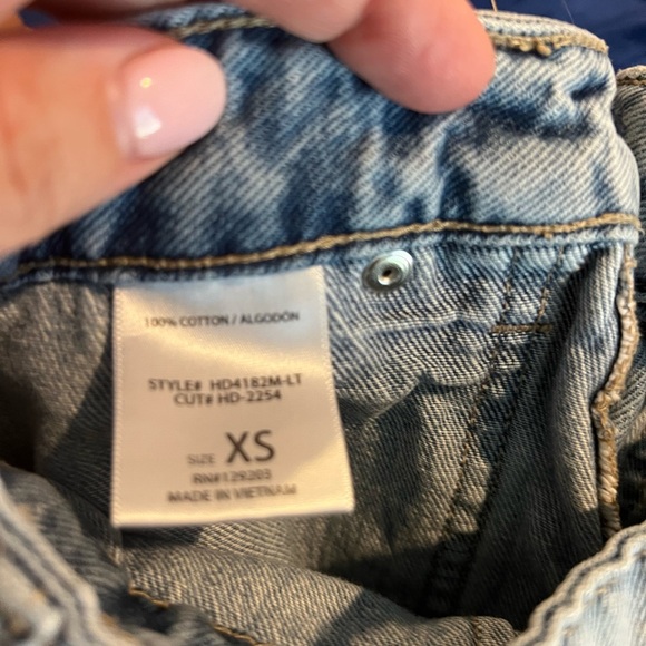 ALTAR’D STATE Light Denim Wash Blue Women's Shorts - Picture 4 of 4